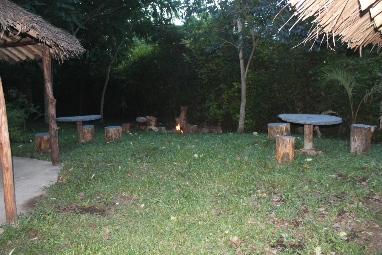 Shamba Hostel Usa River Buitenkant foto